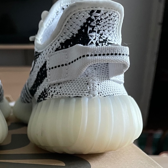 Yeezy Adidas Boost 350 V2 US 6 1/2 Zebra Sneakers - Picture 3 of 17